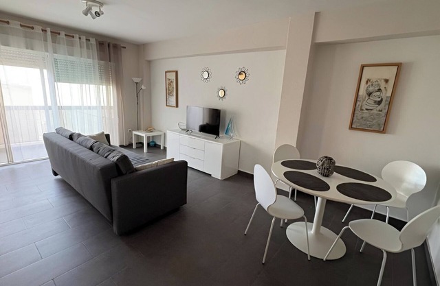 Apartamento exterior a cinco minutos de la playa y a 15 minutos de Valencia.