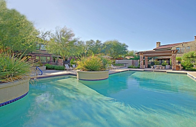 Vistas extraordinarias desde una encantadora casa adosada de 2 habitaciones en North Scottsdale