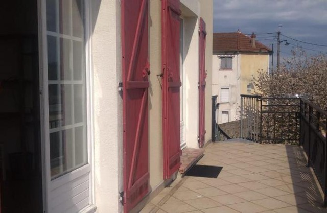 F2 accueillant de 54 m² refait à neuf