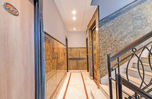 Fabhotel Gulshan International