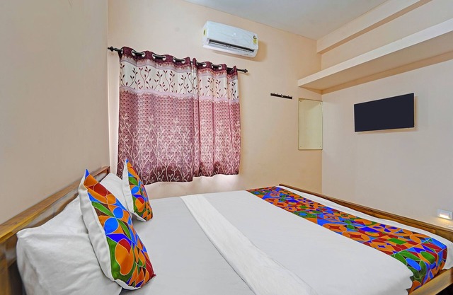 Fabhotel Praneeth Residency