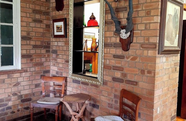 Fabulous 4-bedroom farmhouse in Hekpoort with stunning views