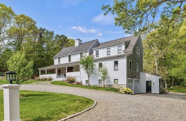 Fabulous and Unique home ! Family-sized with game room and entertainment.