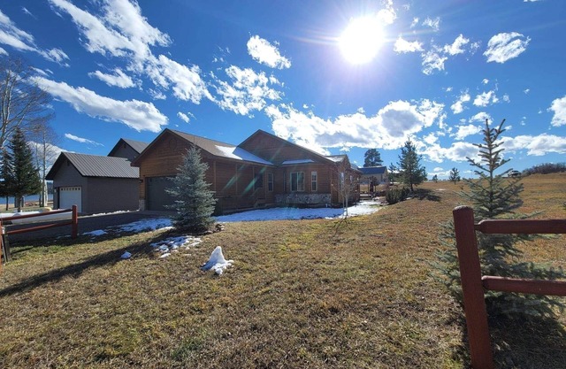 FABULOUS LAKE HATCHER HOME