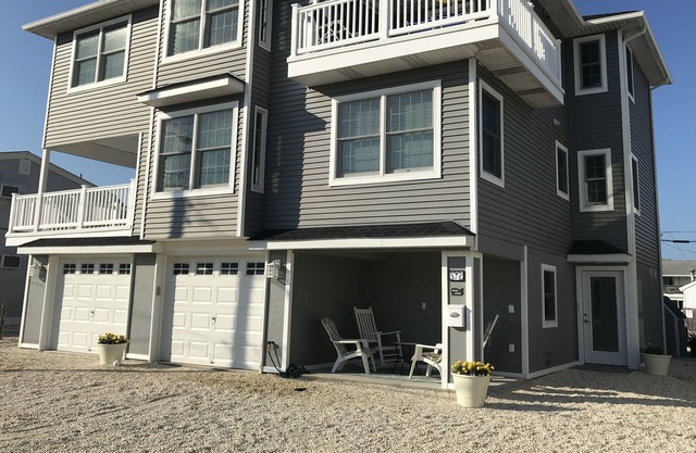 Fabulous Top Floor Condo with Ocean View