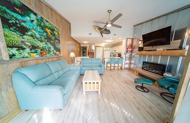 30% OFF Summer! 1BR/1BA Pet-Friendly Townhome, Near State Park