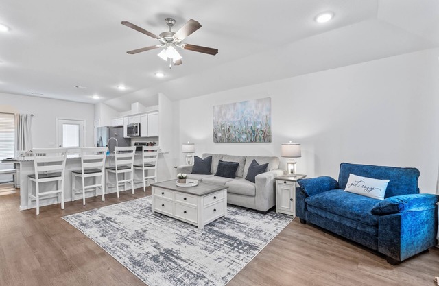 Charming South Fayetteville Home+2.6 miles from campus
