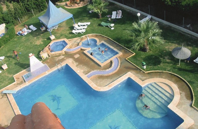 Apartamento familiar con piscina, WiFi y aparcamiento cerca de la playa