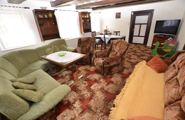 Espaciosa casa de vacaciones en Krásná Lípa con jardín privado