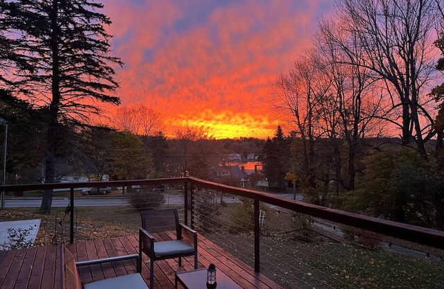 Family friendly, 2-Bedroom cottage with lakeview
