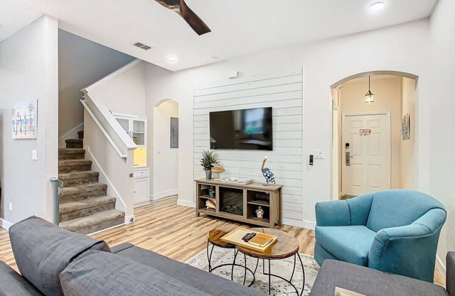 Serene 4-Bedroom Townhome in Regal Palms Resort