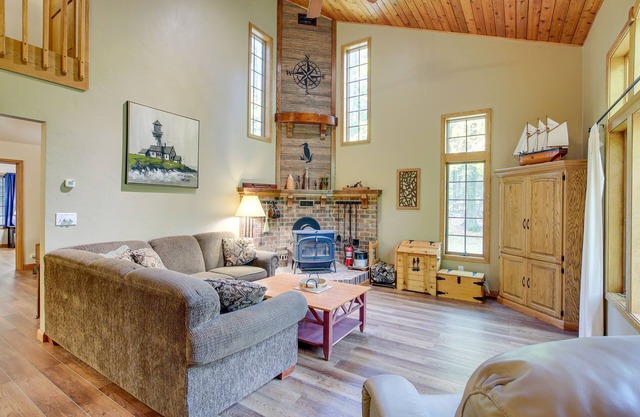 Family-Friendly Home in Sturgeon Bay w/ Backyard