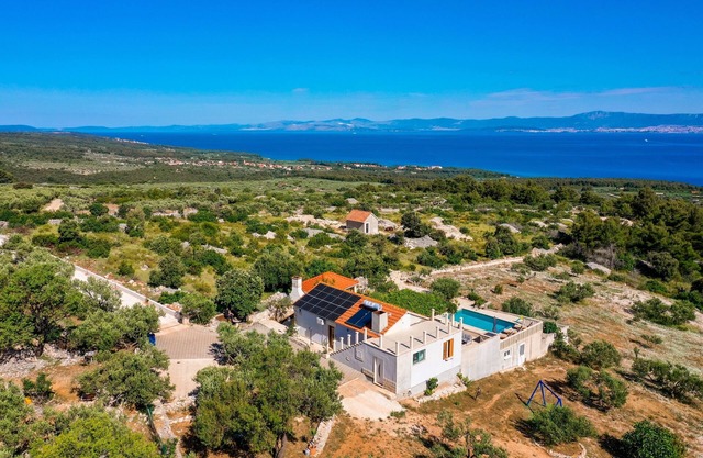 Casa familiar con piscina Supetar, Brac (K-15280)