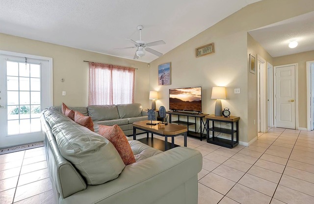 FAMILY FRIENDLY POOL HOME, OVERSIZED DECK, NO REAR NEIGHBORS, BBQ GRILL!!!