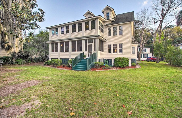 Family-Friendly Savannah Vacation Rental w/ Decks!