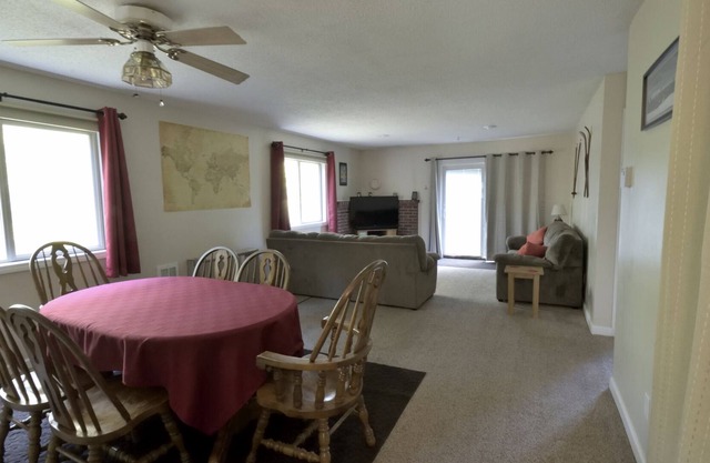Limpio, acogedor, cómodo condominio con WiFi gratis y TV Roku 4K; 10 minutos de North Conway