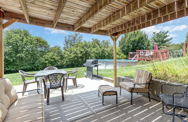 Family Fun by the Ark Encounter, sleeps 11 w/ Pool