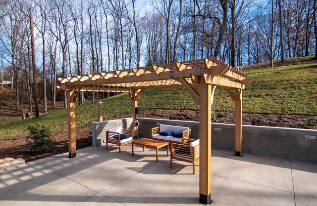 Family Getaway with Fire pit/Patio 20 min to AVL
