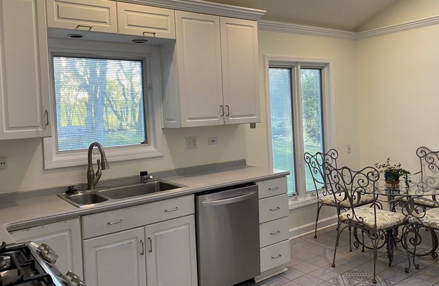 Family Home in Flossmoor on the Golf Course
