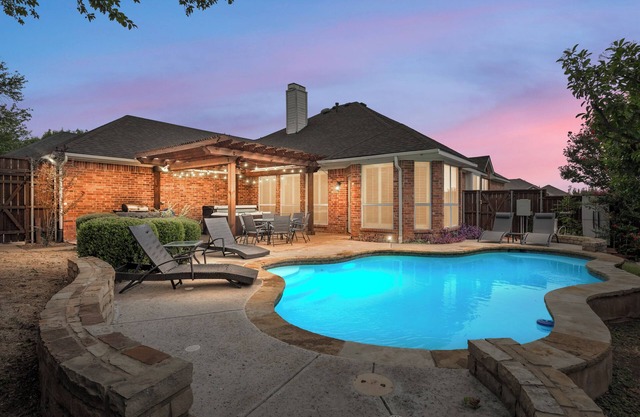 Family Home w/ Pool & Hot Tub + Huge Gameroom