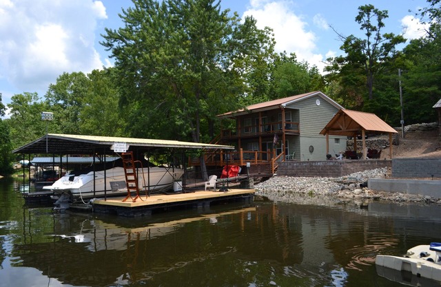 4 Br / 2 Ba In Back Of Quiet Cove!