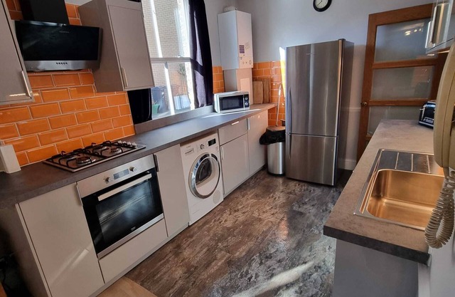 Fantastic 2 bedroom flat - 20 mins to centre of London