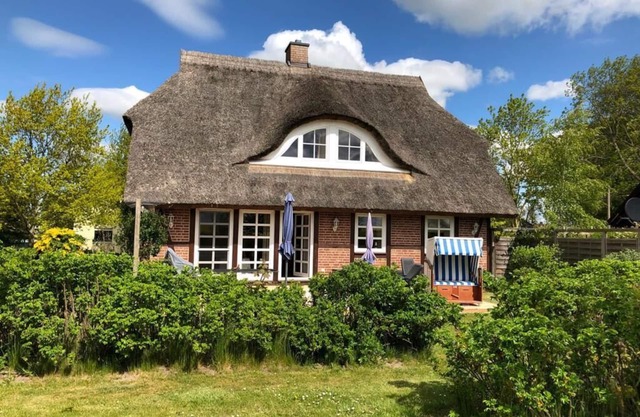 Vacation home with beautiful sea views and spacious garden