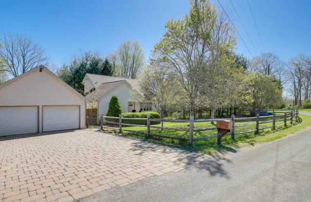 Fenced Pet-Friendly Alexander Home: 7 Mi to Asheville!