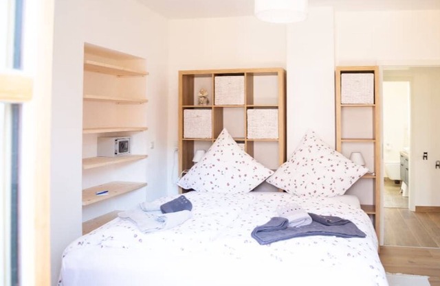 Apartamento con balcón privado y sauna privada.