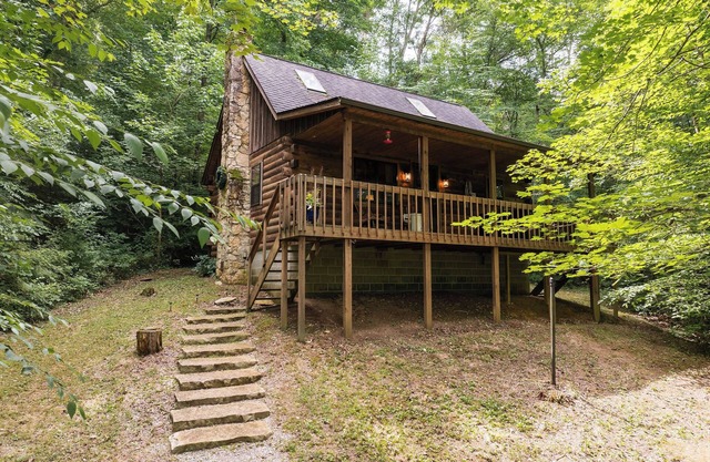 Fernwood Cabin, nestled in the woods of Hocking Hills. Your home away from home!
