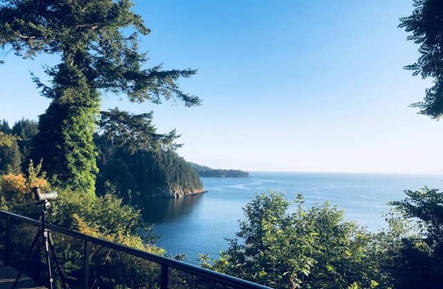 Fidalgo Island, casa frente al mar con vistas al océano, a las islas y a la hermosa puesta de sol.