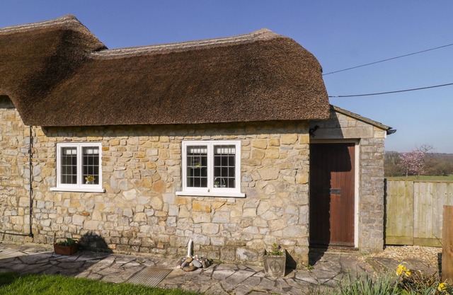 FIELD VIEW, pet friendly, country holiday cottage in Taunton