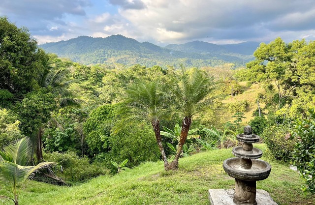 Finca Terra: Tranquil Country Home w/ Pool, Privacy & Great Mountain Views!