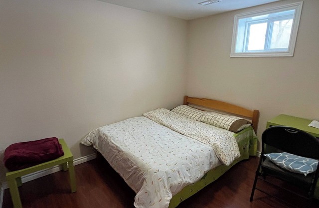 Finch/Yonge Subway Station Walking 12 Minutes Private Bedroom