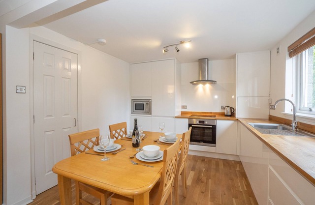 Lujoso pero acogedor Claremont St Central West End Apt - 2 camas Dbl. Estacionamiento gratis