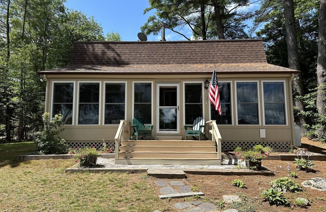 Find your Happy Place, Highland Lake, Bridgton. Dock, fire pit, lakeside deck!