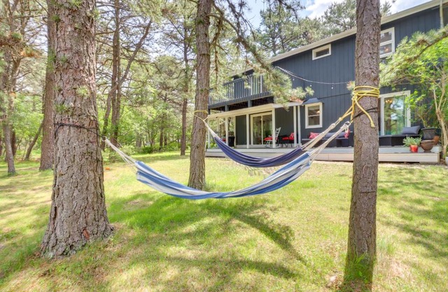 Fire Pit, Kayaks and Hammocks Long Pond Home!
