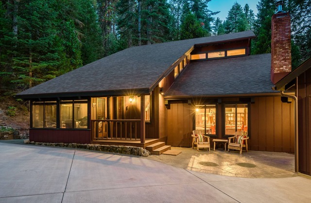 Firefall Lodge - ¡Nuevo! Inmaculada casa a 2 millas del Parque Nacional de Yosemite.