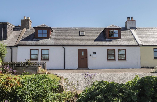 FISHERS COTTAGE, family friendly, with open fire in Ardersier