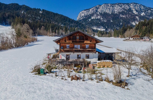 Flat with balcony opposite the ski lift