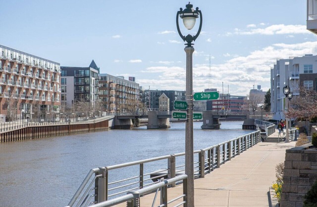 Flexhome Brewer's Hill 1BR TS1 - BradySt+Riverwalk