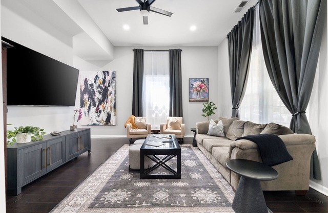 Flexible Relocation Stay: Spacious, Pet-Friendly, w/ Utilities near Mid/Downtown