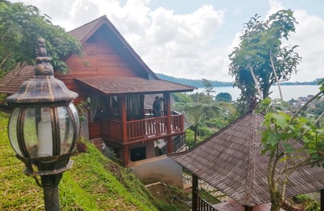 Flower Hill Villa Bali 'Villa Bukit Berbunga Bali'