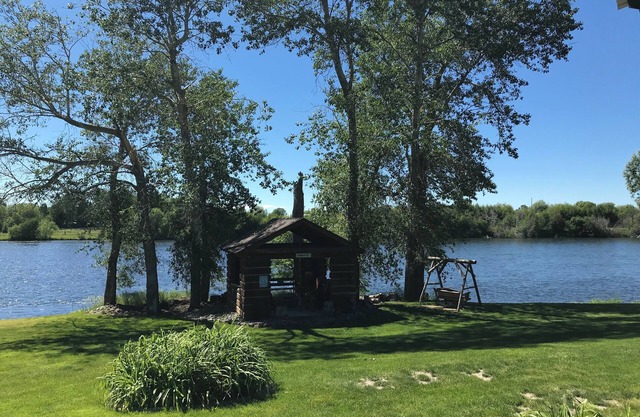 Flyfishing /kayaking/ paradise, near Yellowstone Park, right on the Snake River