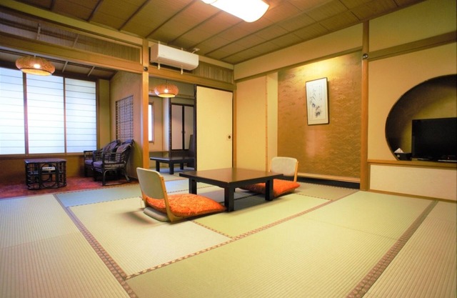 For 1 to 2 people only Genrokukan 12 tatami Suki / Kaga Ishikawa