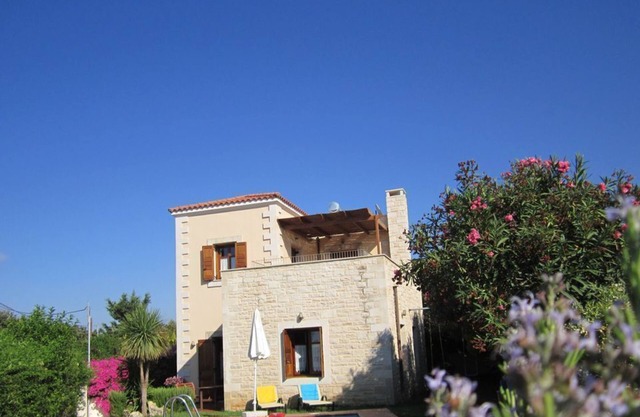 Villa Lotus: elegantes villas con piscinas privadas, maravillosas vistas, cerca de las playas