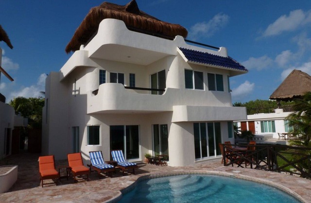 Anteriormente conocida como Casa Azul del Caribe, casa tranquila frente al mar con vistas perfectas