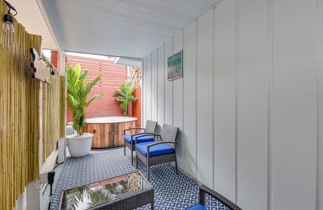 Fort Walton Beach Cottage w/ Hot Tub & Patio!