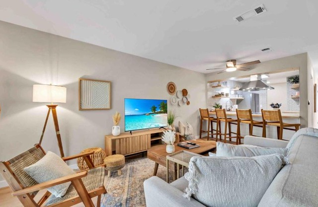 Fort Walton Beach 2BR Townhouse Near Downtown