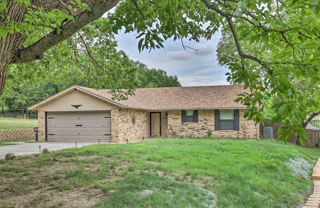 Fort Worth Home < 1 Mi to Eagle Mountain Lake